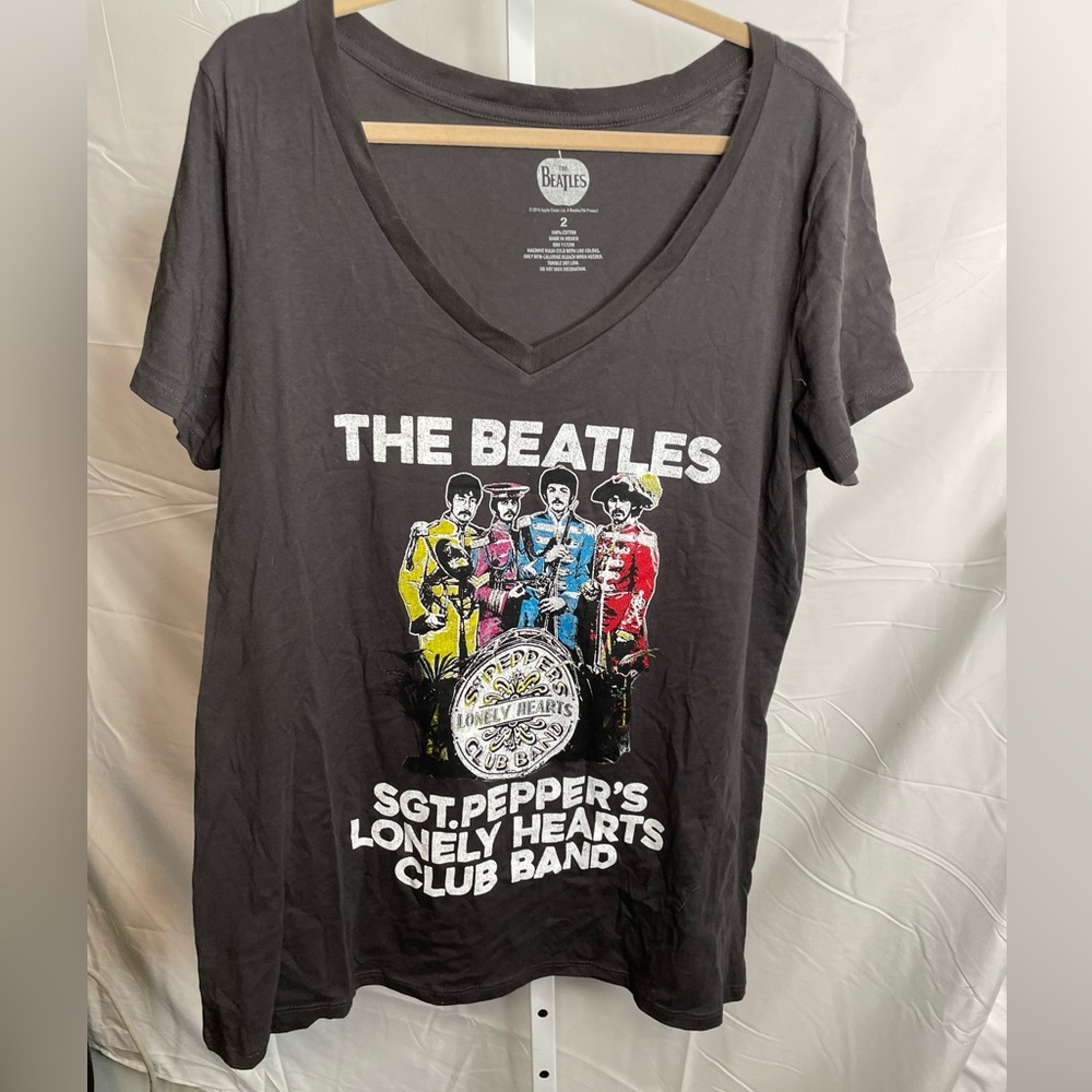 Torrid graphic Tee Beatles size 2 100% Cotton